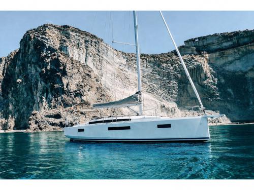 Yacht Sun Odyssey 410 available for charter in Nettuno