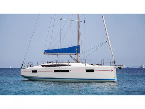 Yacht Sun Odyssey 410 available for charter in Lefkas Marina
