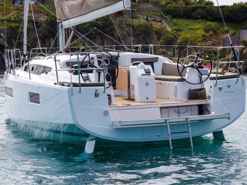 Sailboat Sun Odyssey 410 for hire in Athens