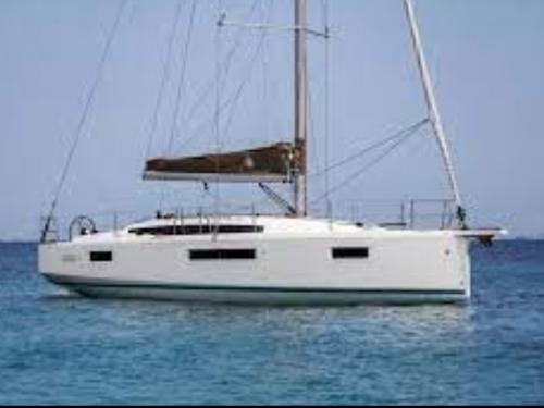 Yacht Sun Odyssey 410 available for charter in La Trinite sur Mer