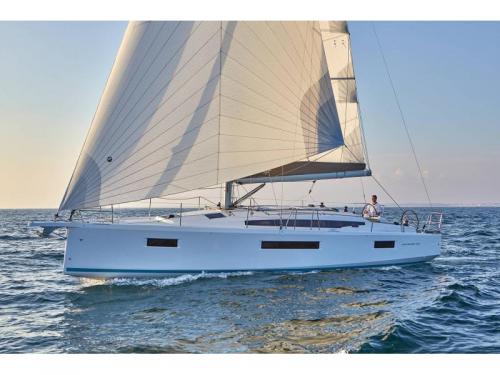 Sailing boat Sun Odyssey 410 for rent in Portorosa