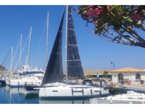 Sailboat Sun Odyssey 410 available for charter in Tropea