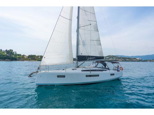 Yacht Sun Odyssey 410 for hire in Volos Harbour