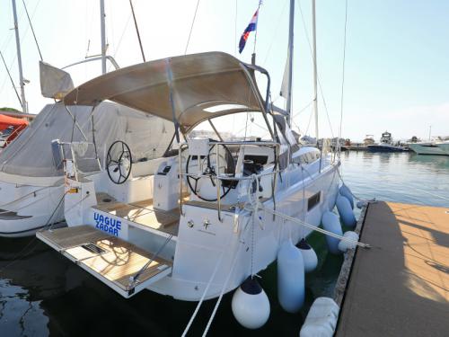 Sailboat Sun Odyssey 410 for rent in Zadar