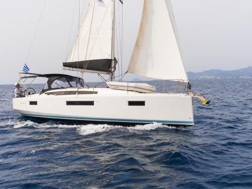 Yacht Sun Odyssey 410 for charter in Skiathos