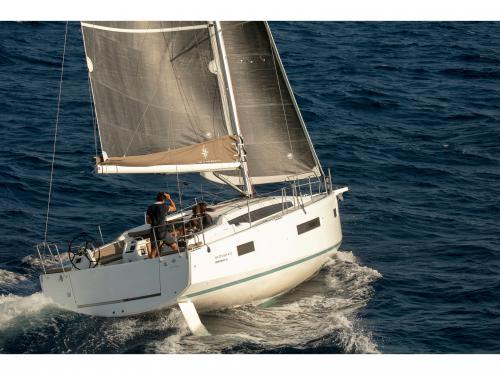 Sailing yacht Sun Odyssey 410 for hire in Kastel Gomilica