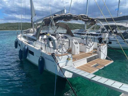Yacht Sun Odyssey 410 for rent in Golfo Aranci Yacht Sun Odyssey 410 for rent in Golfo Aranci