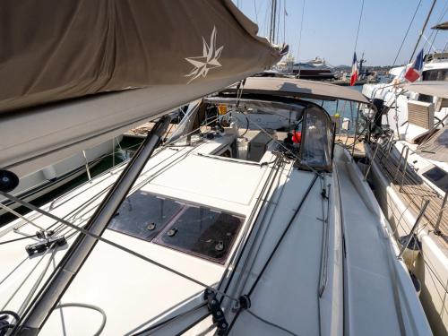 Sailing yacht Sun Odyssey 410 for charter in Saint Mandrier sur Mer