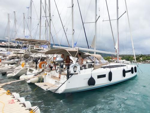 Yacht Sun Odyssey 410 for rent in Lefkas