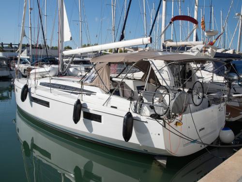 Sailboat Sun Odyssey 410 for rent in Palma