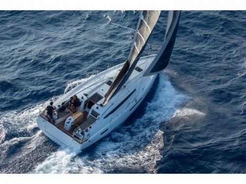 Sailboat Sun Odyssey 410 for rent in Pula