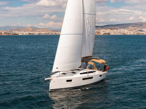 Sailboat Sun Odyssey 415 for rent in Piso Livadi
