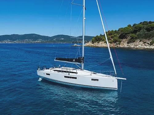 Sailboat Sun Odyssey 415 for hire in Marina Veruda