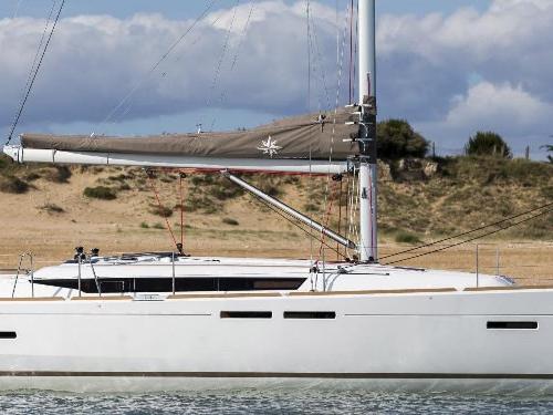 Yacht Sun Odyssey 419 for charter in Road Town