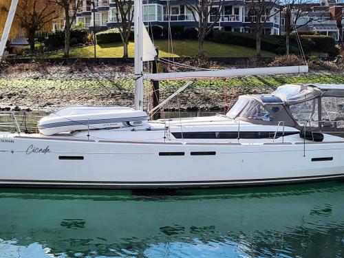 Sailing yacht Sun Odyssey 419 for charter in Powell River Marina