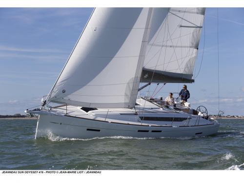 Yacht Sun Odyssey 419 for charter in Nanaimo