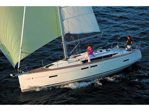 Sailing boat Sun Odyssey 419 available for charter in Puntone