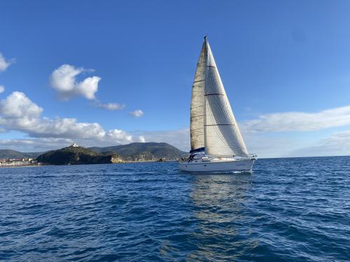 Segelboot Sun Odyssey 42.2 chartern in Castiglione della Pescaia
