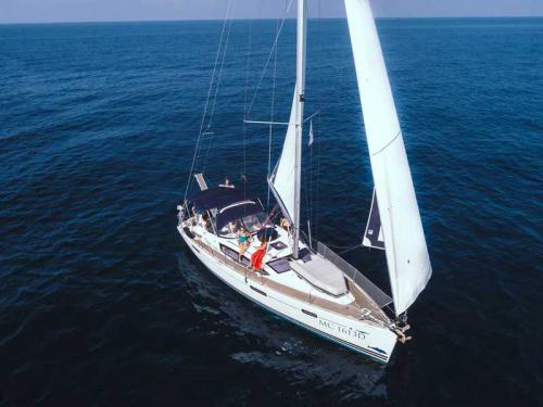 Segelboot Sun Odyssey 42 DS Yachtcharter in Castiglione della Pescaia