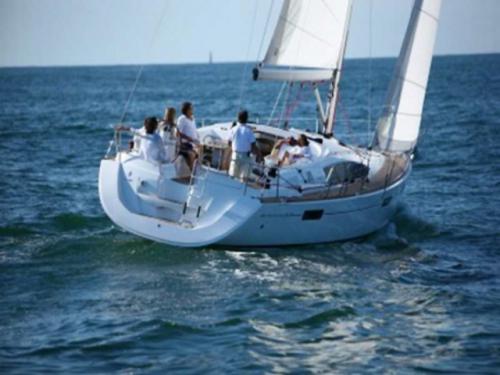 Segelyacht Sun Odyssey 42 DS chartern in Marina Cala de Medici