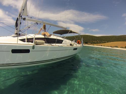 Yacht Sun Odyssey 42 DS for rent in Lefkas
