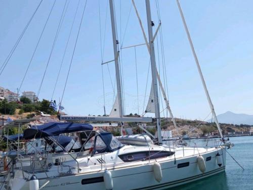 Sailing boat Sun Odyssey 42 DS for rent in Volos