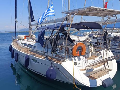 Yacht Sun Odyssey 42i Yachtcharter in Nydri Marina