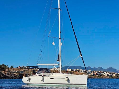Yacht Sun Odyssey 42i chartern in Kallithea