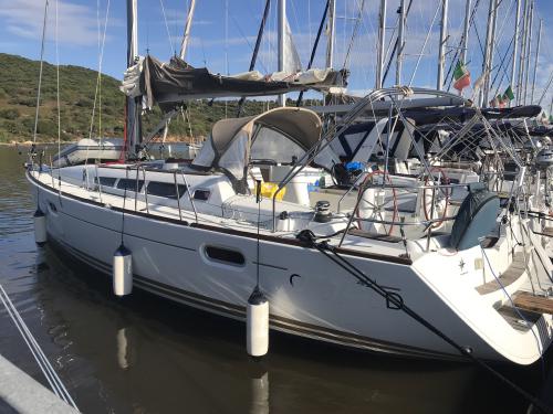 Yacht Sun Odyssey 42i for hire in Marina di Portisco