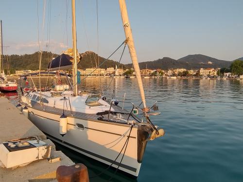 Segelyacht Sun Odyssey 43 Yachtcharter in Parikia