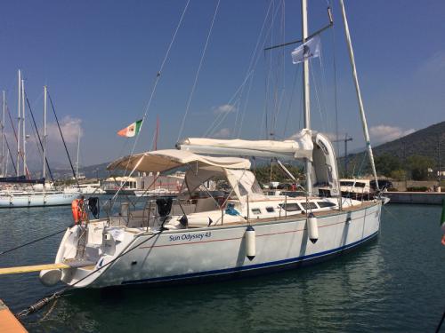 Yacht Sun Odyssey 43 Yachtcharter in Marina di Arechi