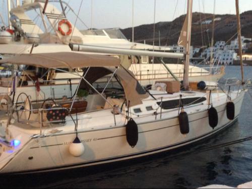 Sailing boat Sun Odyssey 43 for hire in Athens