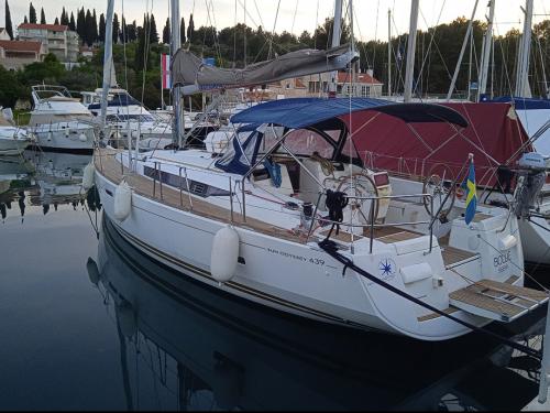 Segelyacht Sun Odyssey 43 chartern in ACI Marina Milna