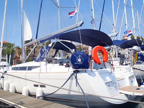 Sailing yacht Sun Odyssey 439 for rent in Lidingoe