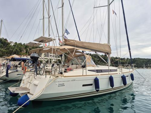 Yacht Sun Odyssey 439 chartern in Marina Lefkas