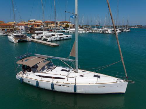 Yacht Sun Odyssey 439 for charter in Lefkas Marina
