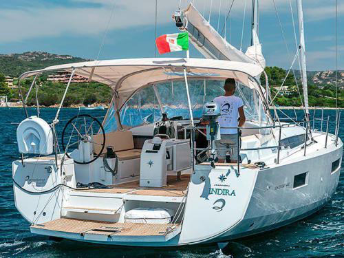Sailboat Sun Odyssey 440 for rent in Portisco
