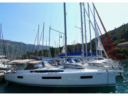 Sailing yacht Sun Odyssey 440 for rent in ACI Dubrovnik Marina