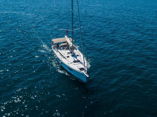 Yacht Sun Odyssey 440 chartern in Athen