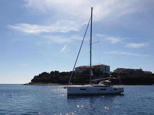 Segelboot Sun Odyssey 440 Yachtcharter in Pomer