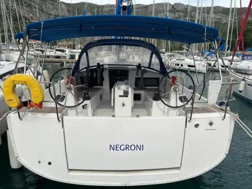 Sailboat Sun Odyssey 440 for hire in Athens