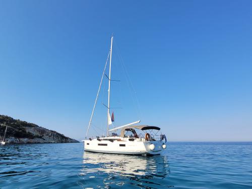 Segelyacht Sun Odyssey 440 Yachtcharter in Lefkas