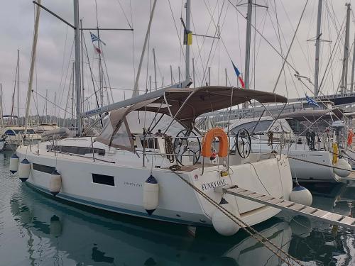 Sailing yacht Sun Odyssey 440 for hire in Gouvia