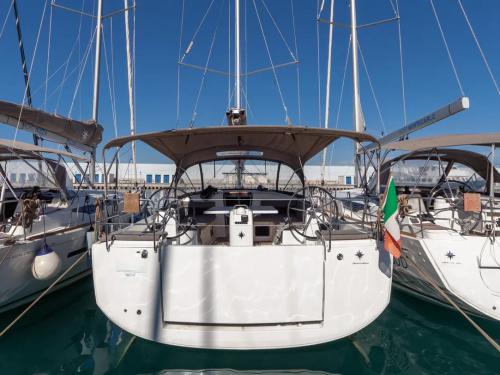 Segelyacht Sun Odyssey 440 Yachtcharter in Yaiza Village Segelyacht Sun Odyssey 440 Yachtcharter in Yaiza Village