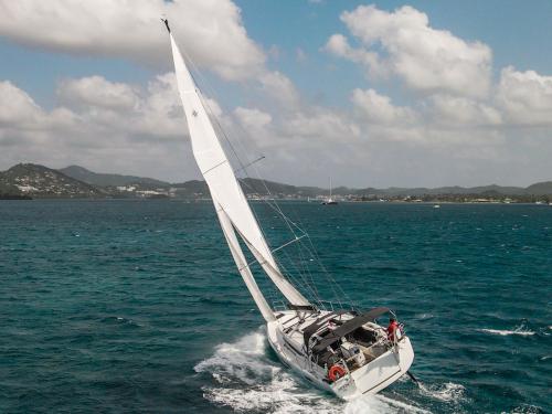 Sailing boat Sun Odyssey 440 for rent in Le Marin