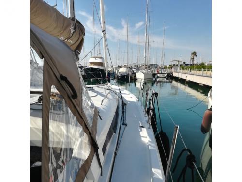 Yacht Sun Odyssey 440 chartern in San Vincenzo