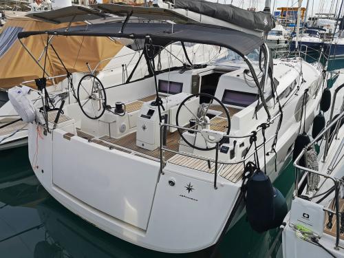 Yacht Sun Odyssey 440 chartern in Rosignano Solvay