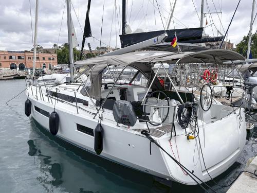Sailing yacht Sun Odyssey 440 for rent in Marina La Lonja