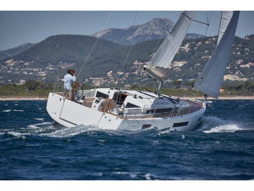 Sailing yacht Sun Odyssey 440 for hire in Pula