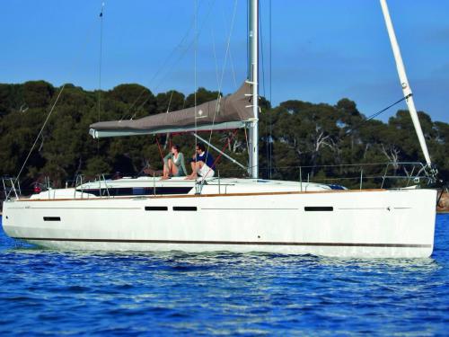 Sailing boat Sun Odyssey 449 for rent in La Paz